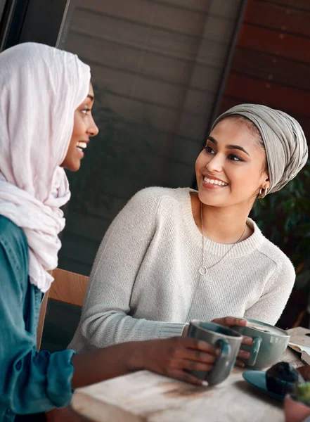 Amigos Café Feliz Com Mulheres Muçulmanas Café Para Conversa Comida — Fotografia de Stock