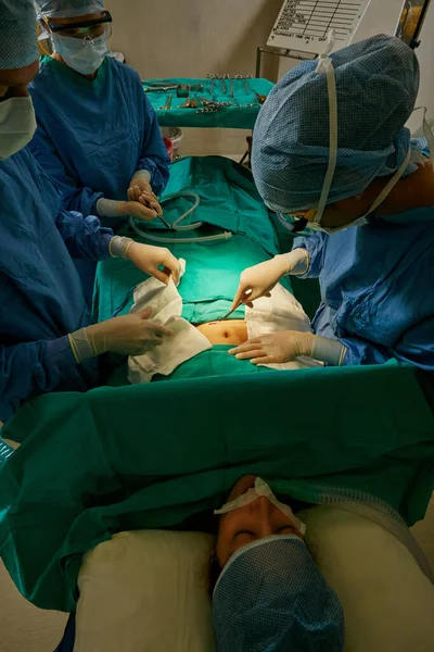 Manos Firmes Para Una Cirugía Exitosa Equipo Cirujanos Que Realizan — Foto de Stock