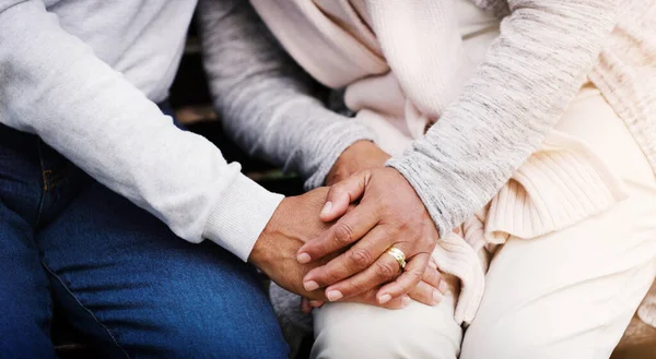 Mãos Dadas Casal Sênior Apoio Enquanto Juntos Para Empatia Amor — Fotografia de Stock