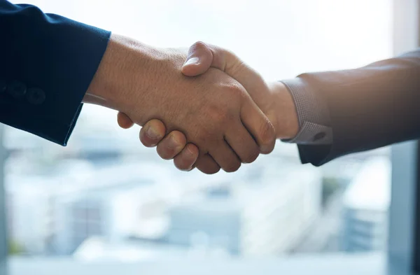 Uścisk Dłoni Partnerstwo Wywiad Biznesmenami Biurze Celu Zawarcia Umowy Transakcji — Zdjęcie stockowe