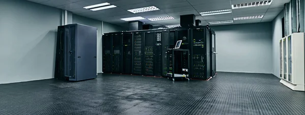 Серверная Комната Пустой Центр Обработки Данных Подключения Интернету Вычислительная Сеть — стоковое фото