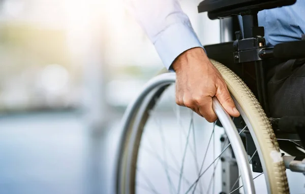 Silla Ruedas Discapacidad Mano Hombre Sosteniendo Volante Hospital Para Atención — Foto de Stock
