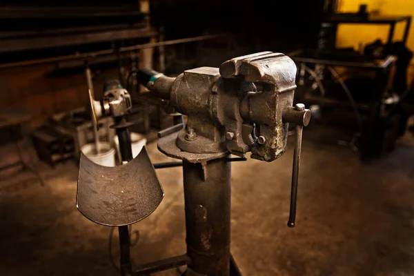 Vice Metal Shop Warehouse Steel Tools Manufacturing Blacksmith Store Workspace — Stock Photo, Image
