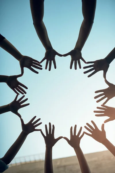 Groep Cirkel Teamwork Met Open Handen Van Mensen Voor Ondersteuning — Stockfoto