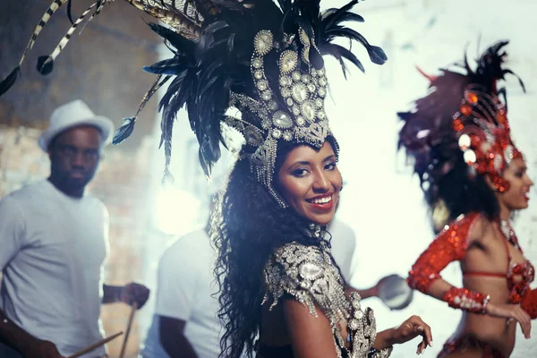 Festival Portret Carnaval Danser Vrouw Glimlachen Met Muziek Feest Vieren — Stockfoto