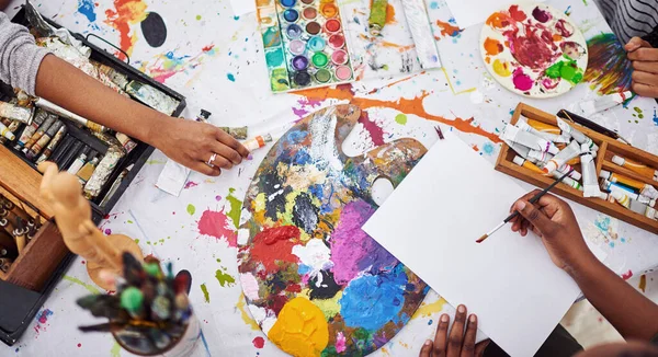 Bir Renk Seç Yaratmaya Başla Sanat Dersine Katılan Bir Grup — Stok fotoğraf