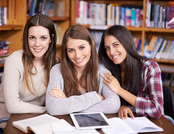 University Learning Portrait Women Library Tablet Online Research Studying Project — Stock Photo, Image