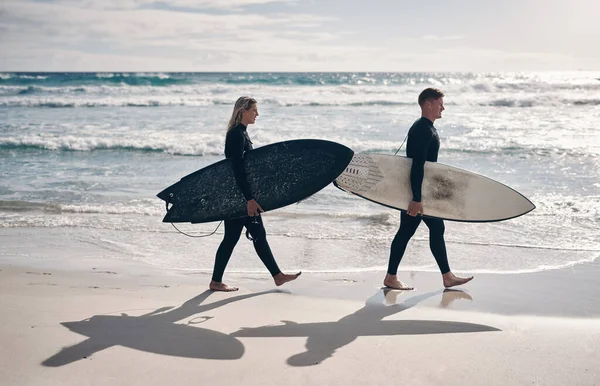 Всегда Искали Волны Вместе Молодая Пара Вместе Занимается Серфингом Пляже — стоковое фото