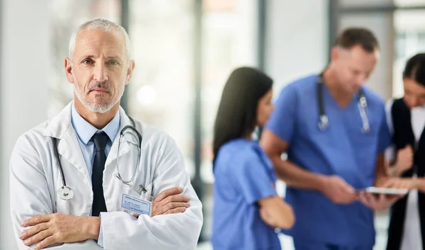 Gesundheitsfürsorge Stolz Und Porträt Eines Leitenden Arztes Mit Führung Krankenhaus — Stockfoto