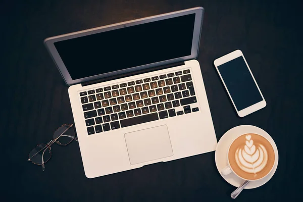Czego Więcej Potrzebujesz Aby Dostać Się Pracy Laptop Kawa Smartfon — Zdjęcie stockowe