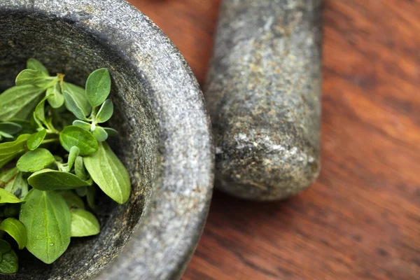 Plant Cooking Mortar Pestle Herbs Table Top Kitchen Vegetables Food — Fotografia de Stock