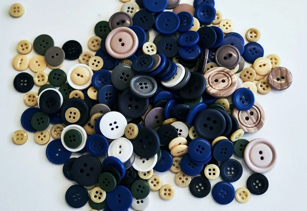 Pelo Amor Dos Botões Botões Costura Que Colocam Fundo Branco — Fotografia de Stock