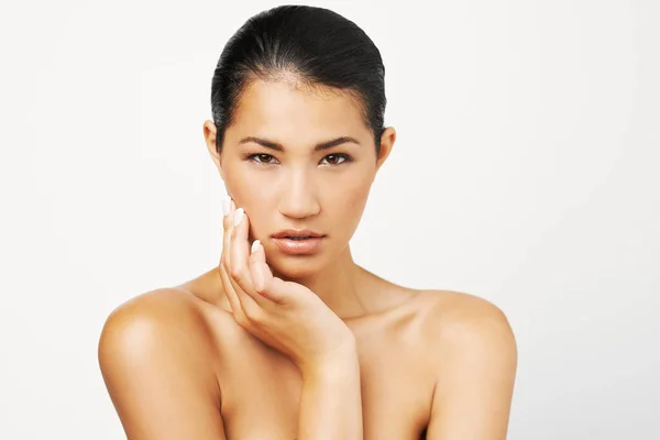 Cuidado Belleza Mujer Retrato Con Cuidado Piel Dermatología Con Maqueta —  Fotos de Stock