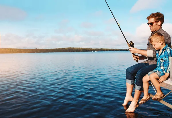 Salir Pescar Padre Hijo Pequeño Pescar Lago — Foto de Stock
