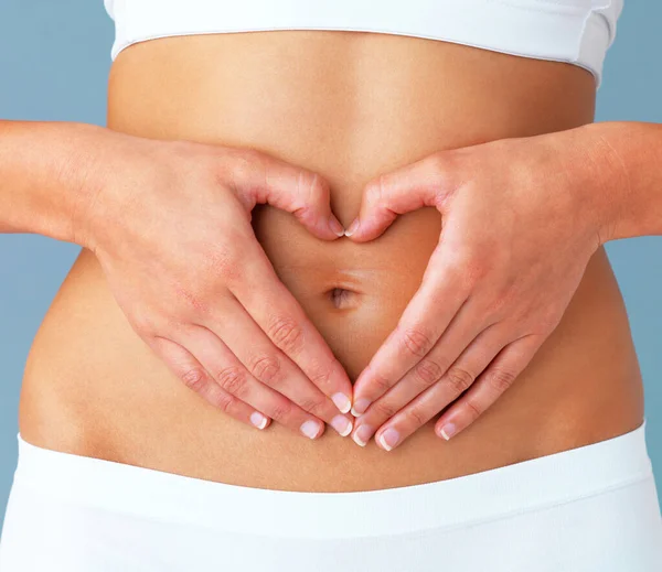 Corazón Manos Estómago Mujer Gesto Primer Plano Con Salud Intestinal — Foto de Stock