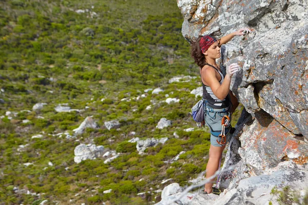Escalada Liberdade Desafio Com Mulher Montanha Para Aventura Viajar Explorar — Fotografia de Stock