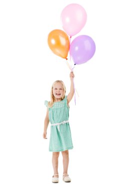 Doğum günün kutlu olsun. Küçük şirin bir kızın beyaz bir arka planda balon tutarken çekilmiş bir fotoğrafı.
