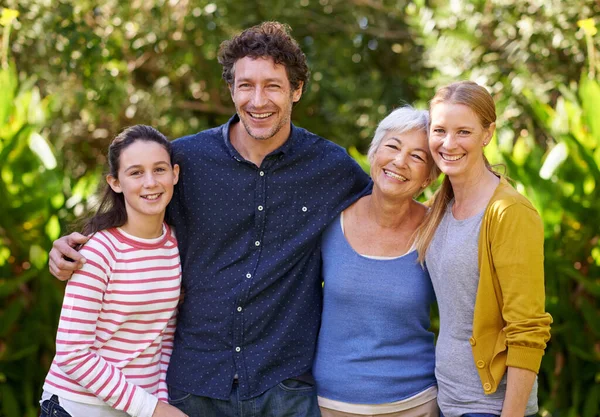 Familie Portret Ouders Met Kind Grootmoeder Buiten Geluk Natuurpark Samen — Stockfoto