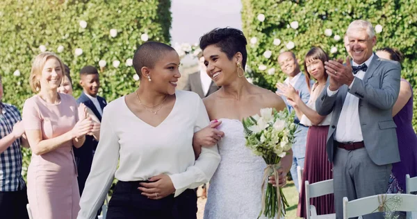 Wedding Happiness Interracial Lesbian Couple Walking Aisle Smile Love Applause — Stock Photo, Image