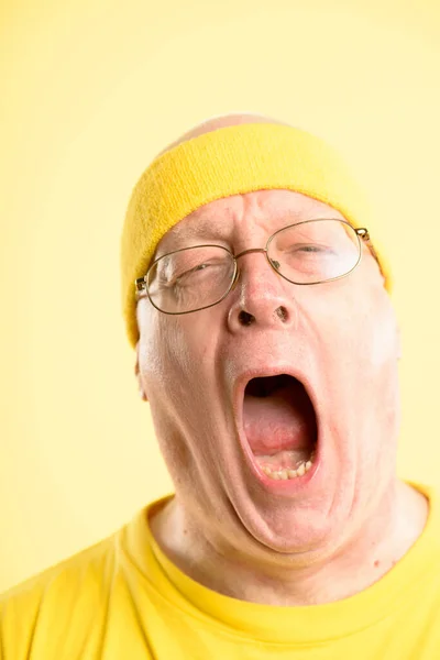Really Need Nap Mature Man Standing Alone Studio Yawning — Stock Photo, Image