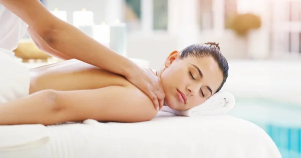 Mujer Relajarse Dormir Masaje Espalda Spa Para Bienestar Saludable Zen — Foto de Stock