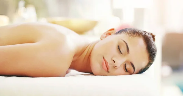 Mulher Dormir Relaxar Spa Zen Para Bem Estar Saudável Fisioterapia — Fotografia de Stock
