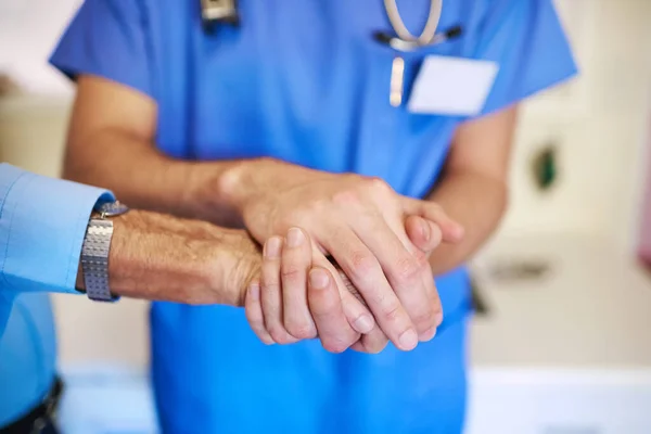 Omsorg Service Lege Som Holder Mann Hånden Helsetjenester Hjelp Rådgivning – stockfoto