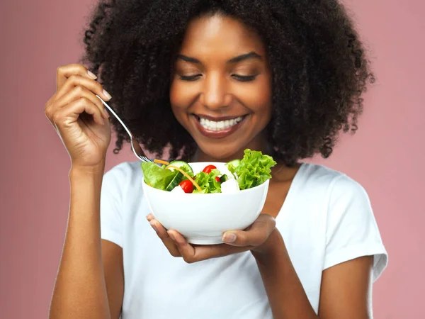 Eat Good Feel Good Studio Shot Attractive Young Woman Eating — Stock Photo, Image