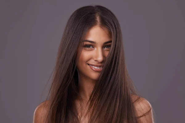 Shes Got Great Hair Even Better Smile Portrait Beautiful Young — Stock Photo, Image