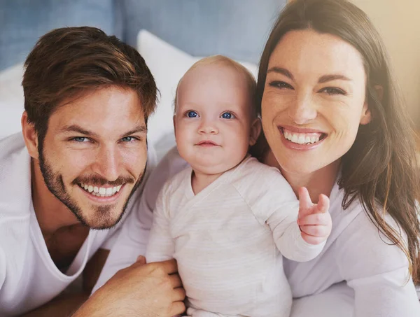 Retrato Família Feliz Bebê Pais Com Amor Cuidado Tempo Qualidade — Fotografia de Stock