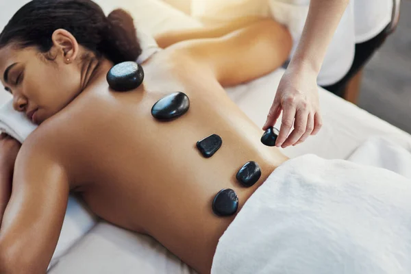 Woman Hands Stone Massage Spa Skincare Beauty Body Treatment Bed — Stock Photo, Image