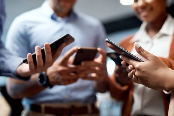 Quanto Mais Socialmente Conectado Mais Você Visto Grupo Empresários Irreconhecíveis — Fotografia de Stock