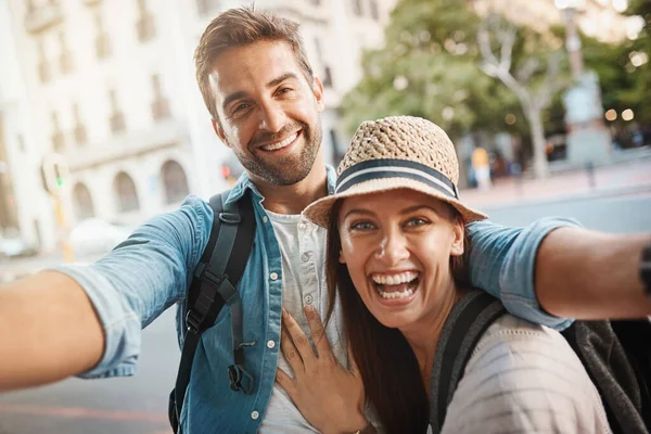 Happy Couple Tourist Selfie City Travel Street Holiday Memory Happiness — Stock Photo, Image