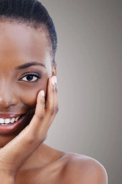 Beauty Comes Naturally Her Portrait Beautiful African American Woman Touching — Stock Photo, Image