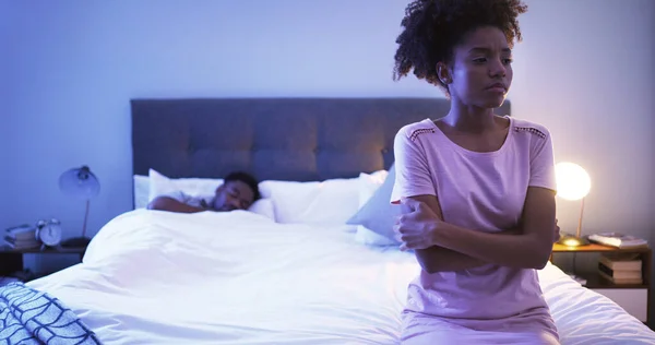 Black Couple Bedroom Night Woman Sad While Thinking Divorce Stress — Stock Photo, Image