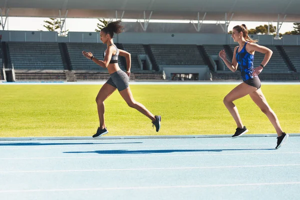 Kadın Açık Havada Koşan Atletlerin Atletizm Fitness Atletizm Müsabakalarında Oynadığı — Stok fotoğraf
