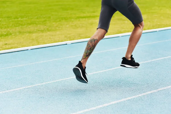 Adamım Bacaklar Stadyumda Atletizm Fitness Spor Antrenmanı Için Koşmak Sağlıklı — Stok fotoğraf