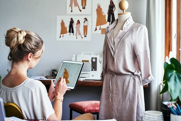 Mode Femme Dessin Design Sur Tablette Avec Mannequin Idées Petites — Photo