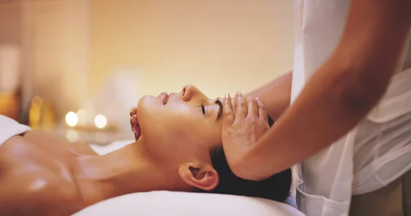 Skincare Spa Mulher Com Luxo Massagem Bem Estar Com Cuidados — Fotografia de Stock
