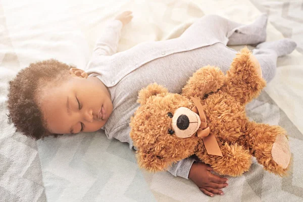 Dormir Ursinho Pelúcia Brinquedo Com Bebê Quarto Para Despreocupado Desenvolvimento — Fotografia de Stock