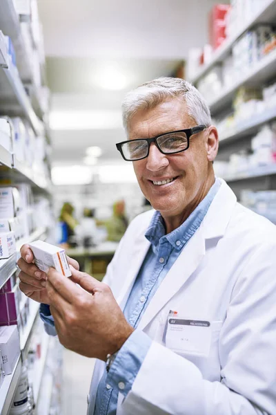 Farmácia Medicina Sorriso Com Retrato Homem Farmácia Para Pesquisa Inspeção — Fotografia de Stock