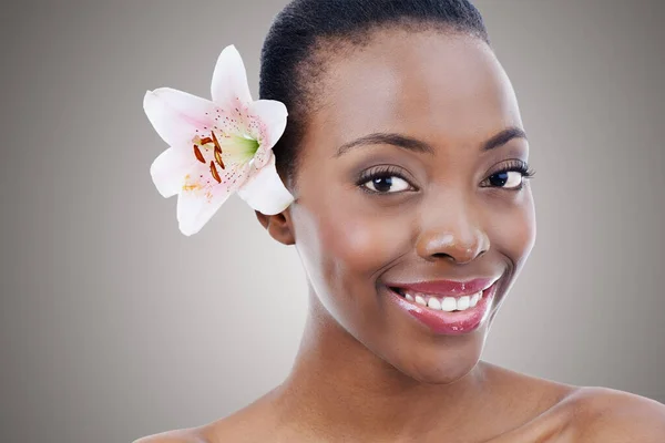 Beauty Delicate Flower Portrait Beautiful African American Woman Posing Studio — Stock Photo, Image