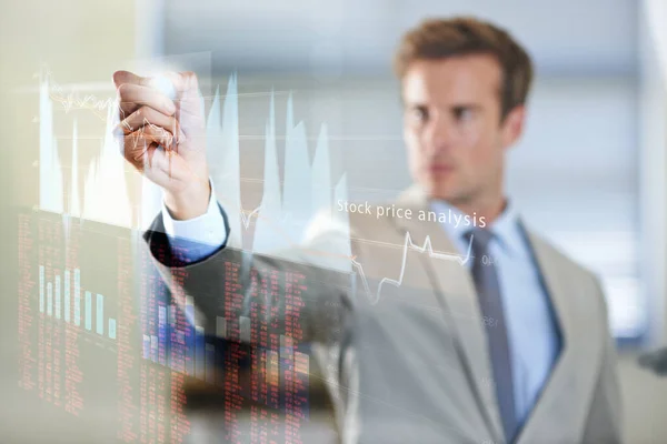 全息图 公司和人与分析 股票市场和投资与图表 图表和预算 从事发展 全息和交易以实现利润增长的男性人士 会计师和投资人 — 图库照片