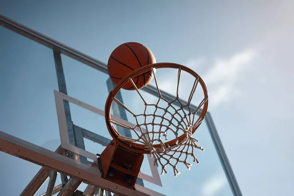 Shoot Sky You Score Closeup Shot Basketball Landing Net Sports — Stock Photo, Image