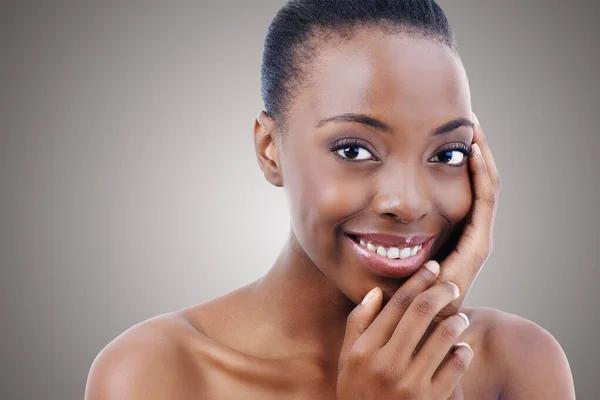 Dokonalá Tvář Dokonalým Úsměvem Portrét Krásné Africké Americké Ženy Dotýkající — Stock fotografie