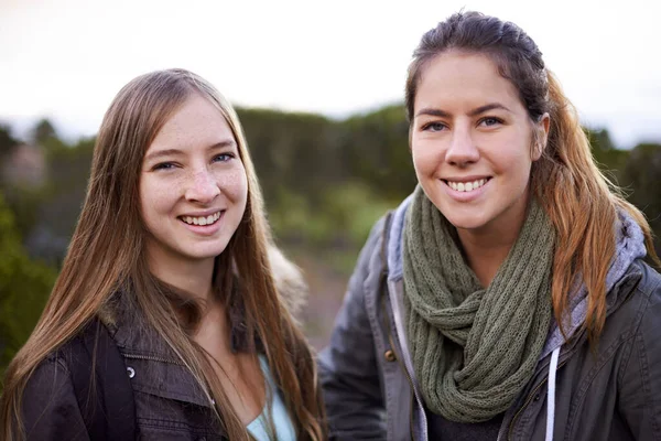 Mountains Together Portrait Two Attractive Young Female Hikers Outdoors — Stock Photo, Image
