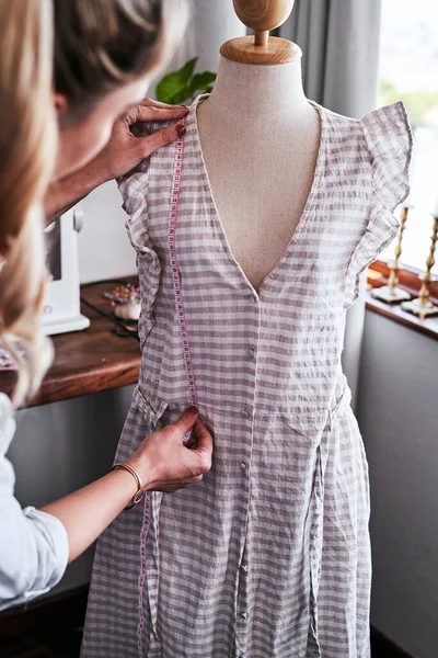 Este Vestido Perfeito Para Mulher Moderna Designer Moda Jovem Trabalhando — Fotografia de Stock