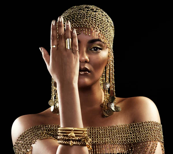 Afrikaanse Vrouw Portret Gouden Sieraden Met Schoonheid Cosmetica Een Studio — Stockfoto