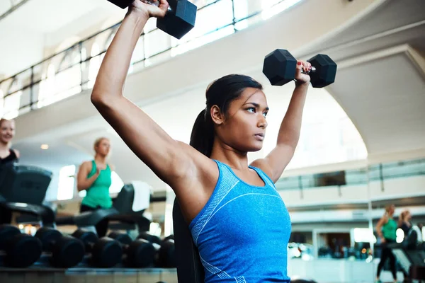 She Goes Hard Attractive Young Woman Working Out Dumbbells Gym — Stock Photo, Image