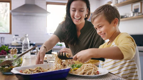 Know You Love Your Spaghetti Affectionate Young Mother Serving Her — Stock Photo, Image